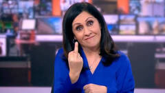 La pillada a una presentadora de la BBC haciendo el cuerno al inicio de su informativo