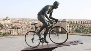 Destrozan con una radial la estatua de Federico Martín Bahamontes en Toledo
