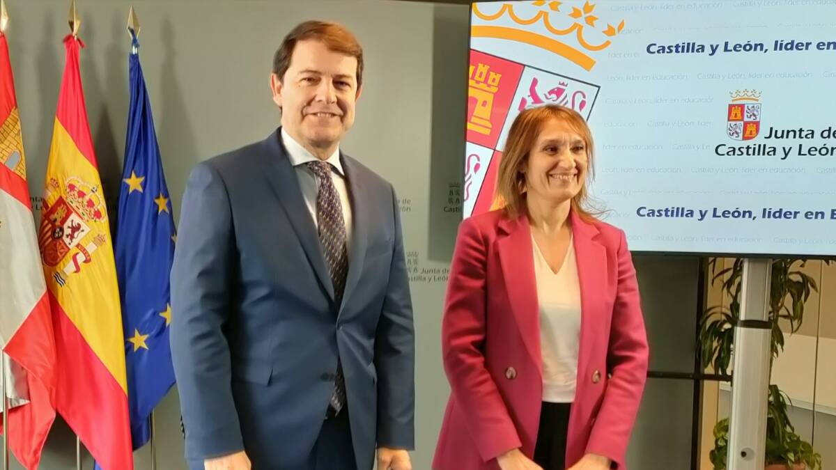 El presidente de la Junta de Castilla y León, Alfonso Fernández Mañueco, y la consejera de Educación, Rocío Lucas.
