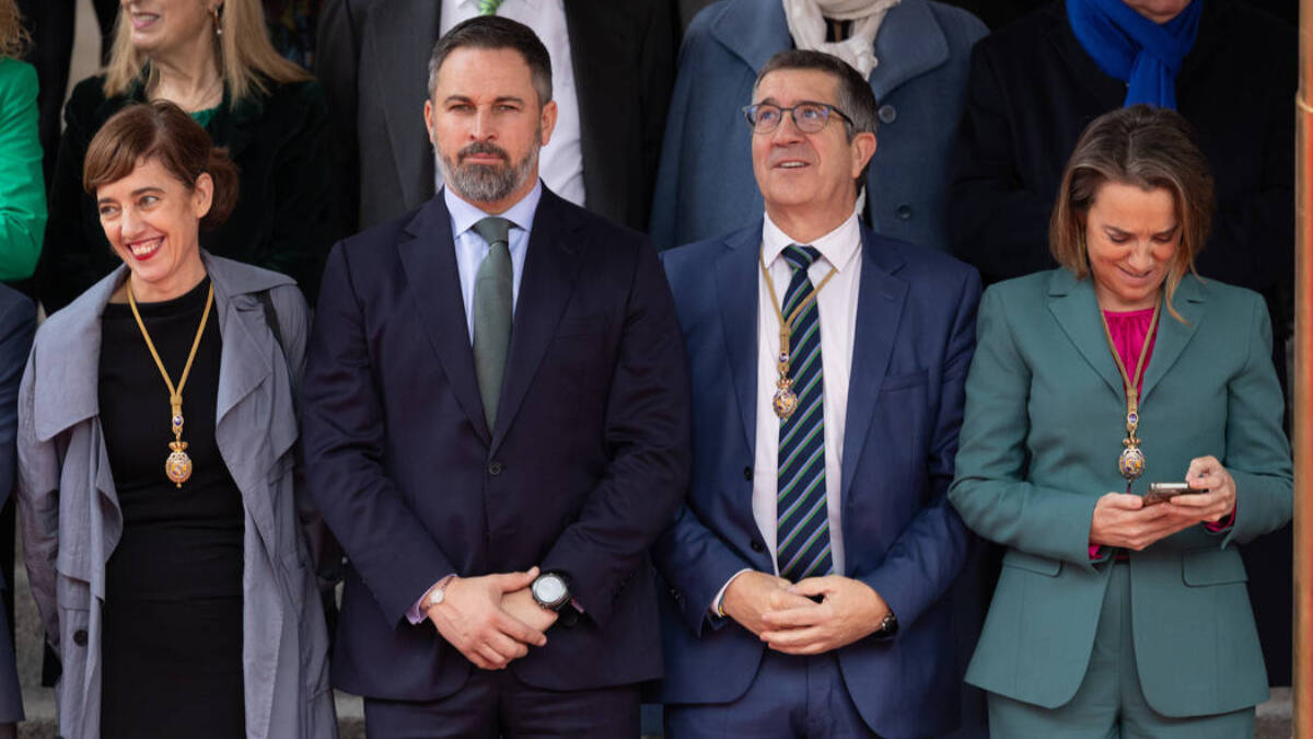 Santiago Abascal junto a los portavoces de Sumar, PSOE y PP