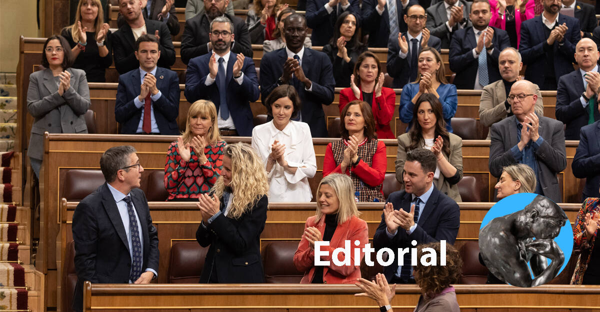La bancada del PSOE aplaude a Patxi López