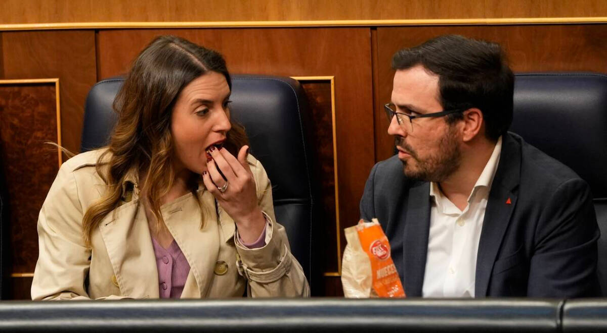 Irene Montero y Alberto Garzón comen nueces en el Congreso