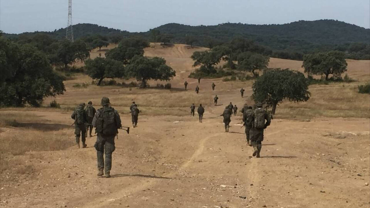 Maniobra de los militares de la Brigada Guzmán el Bueno en Cerro Muriano, Córdoba.