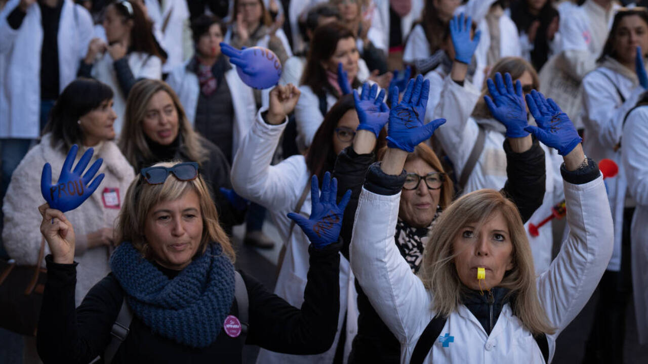 Enfermeras catalanas protestan  en Barcelona durante una manifestación el pasado 19 de diciembre