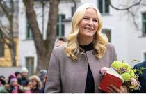 ¿Por qué Mette marit no aparece en la felicitación de la casa real noruega?