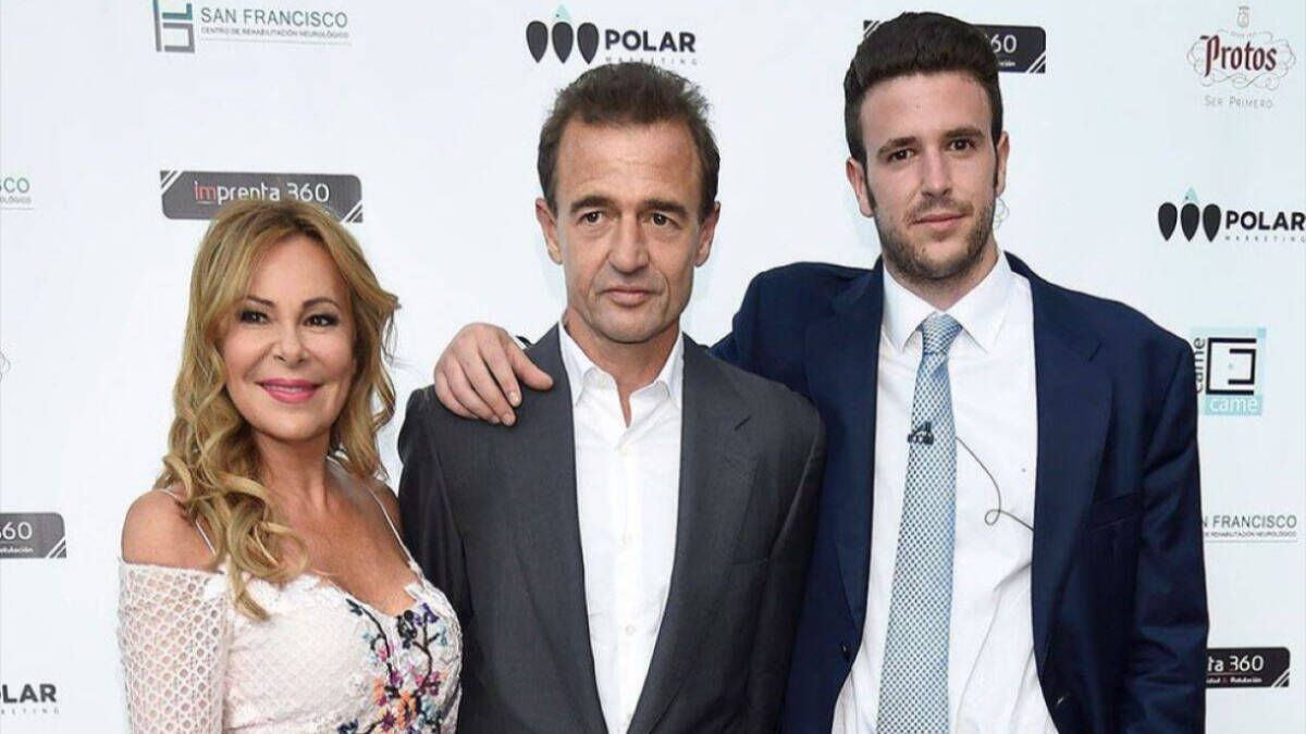 Alessandro Lequio y Ana Obregón se han acordado de su hijo en sus felicitaciones