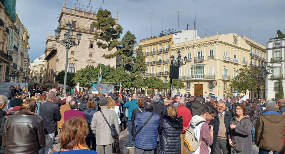 Concentración para pedir el Derecho Civil Valenciano en la plaza de la Reina 