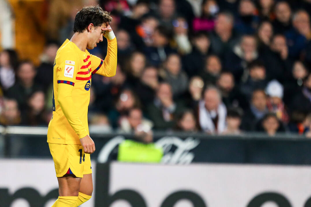 Joao Félix se lamenta durante un partido del Barça.