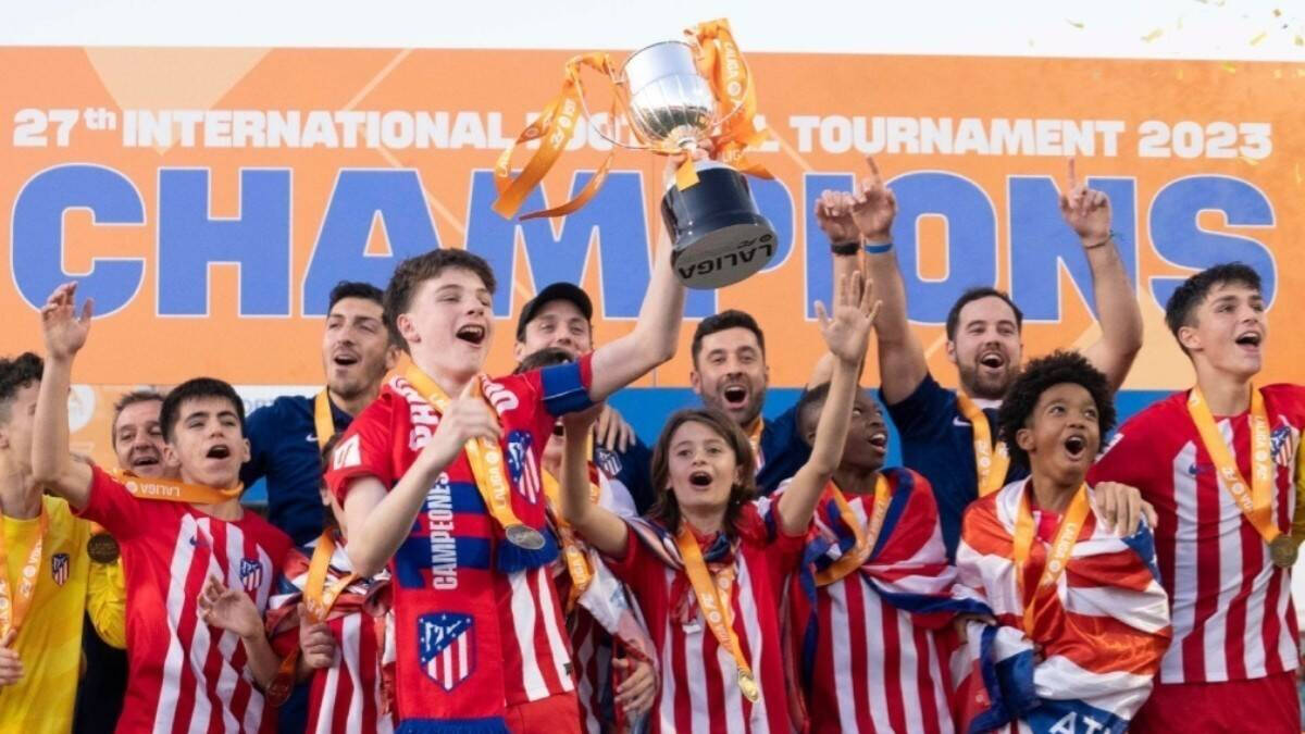 Los jugadores del Atlético celebran el título de LaLiga Futures.