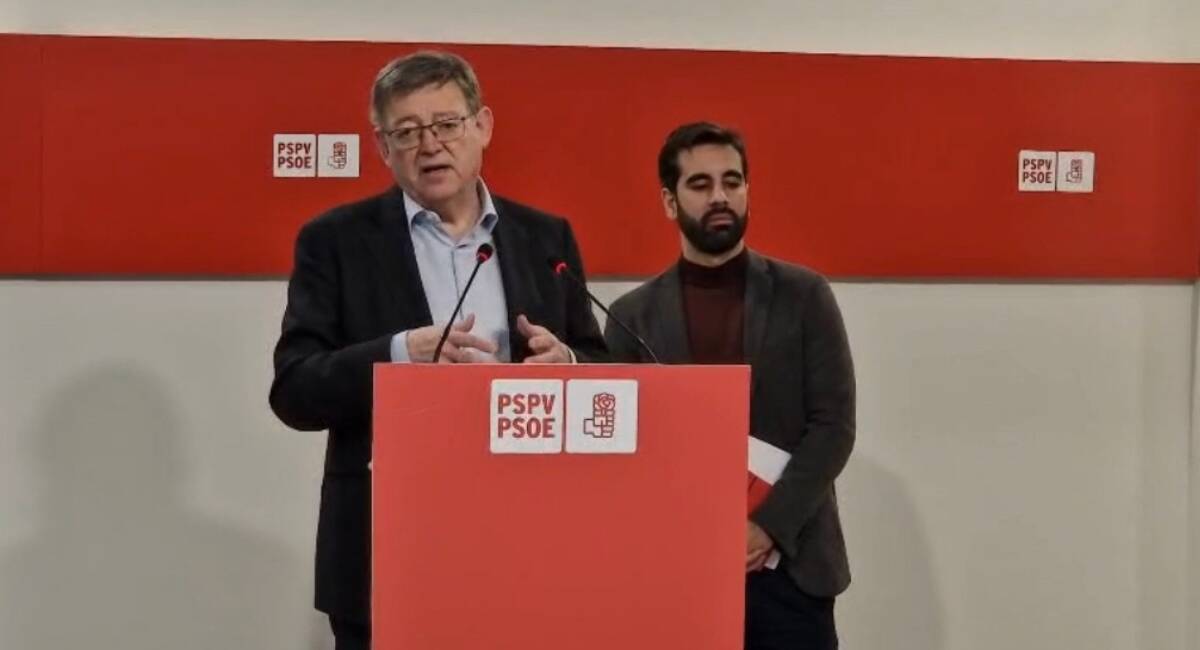 El secretario general del PSPV, Ximo Puig, junto al síndic, Jose Múñoz. 