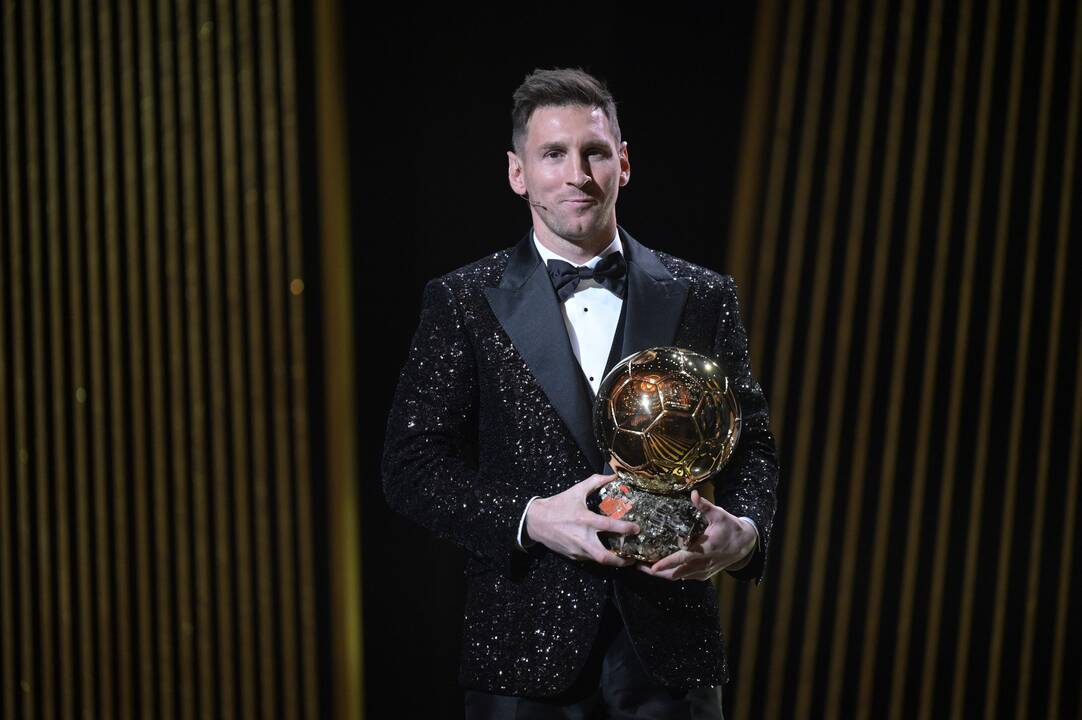 Leo Messi, con un Balón de Oro.