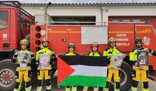 Los bomberos forestales se manifiestan contra Israel 
