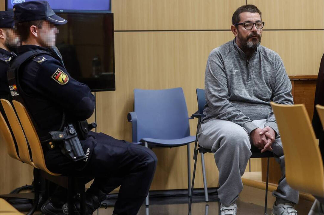El padre acusado de matar a su hijo de once años, durante un juicio en la Ciudad de la Justicia de Valencia, a 9 de enero de 2024,