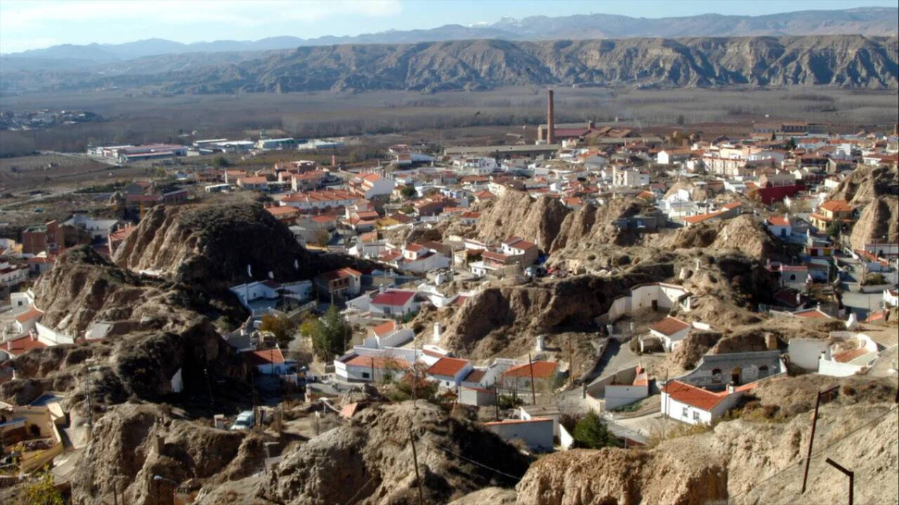 Imagen de la localidad de Benalúa, famosa por sus casas cueva (Granada).