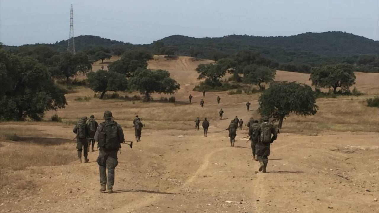Soldados en unas maniobras en la base militar de Cerro Muriano, Córdoba.