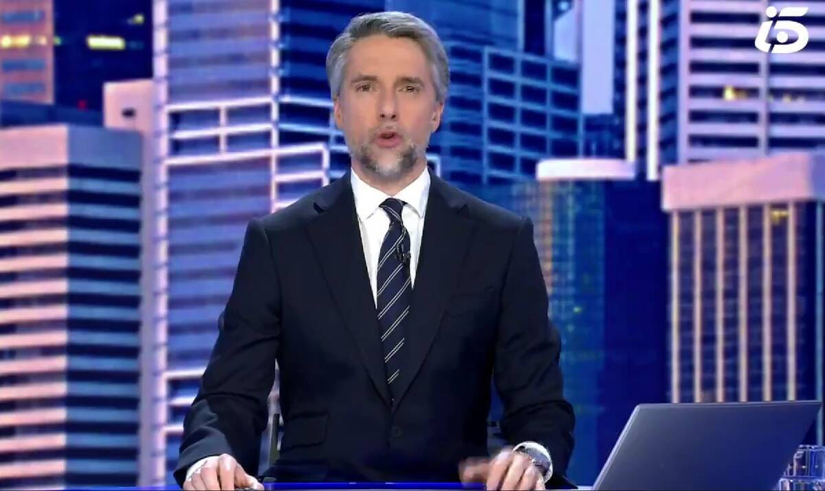 Carlos Franganillo se estrena como presentador de 'Informativos Telecinco'.