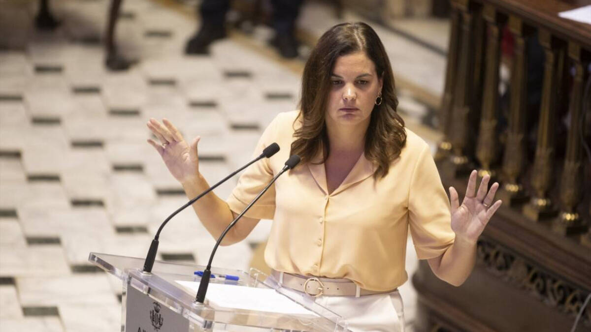 La portavoz del PSPV-PSOE en el Ayuntamiento de Valencia, Sandra Gómez, en un pleno del consistorio.
