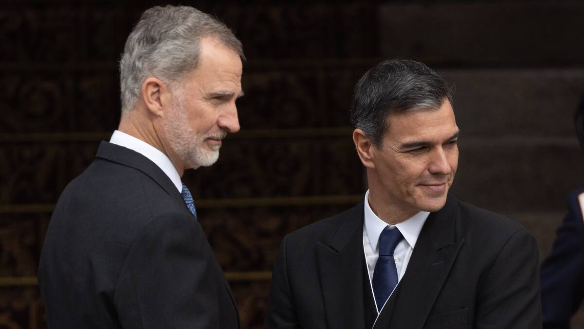El rey Felipe VI y el presidente del Gobierno, Pedro Sánchez.