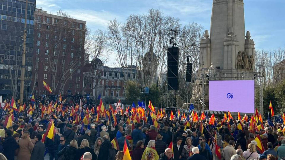 70.000 personas se congregaron en la Plaza de España contra la amnistía