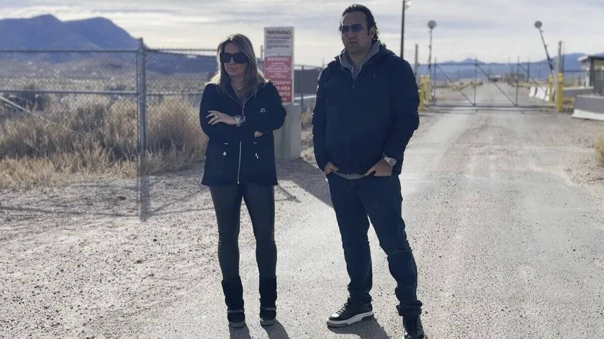 Carmen Porter e Iker Jiménez, en el Área 51, Nevada.