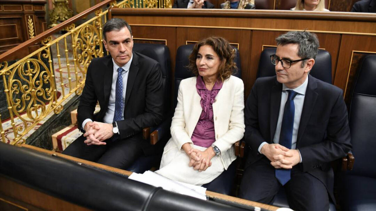 Sánchez, Montero y Bolaños en el Pleno del Congreso, en un debate sobre la ley de amnistía