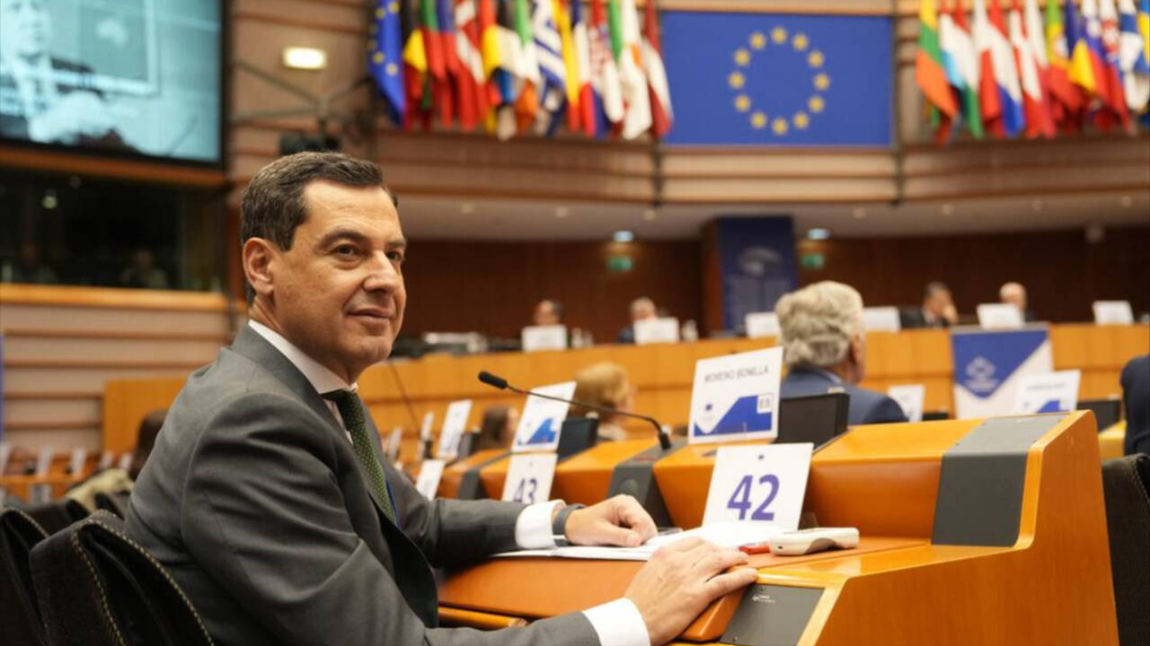 El presidente de la Junta de Andalucía, Juanma Moreno, en el Comité Europeo de las Regiones en Bruselas.