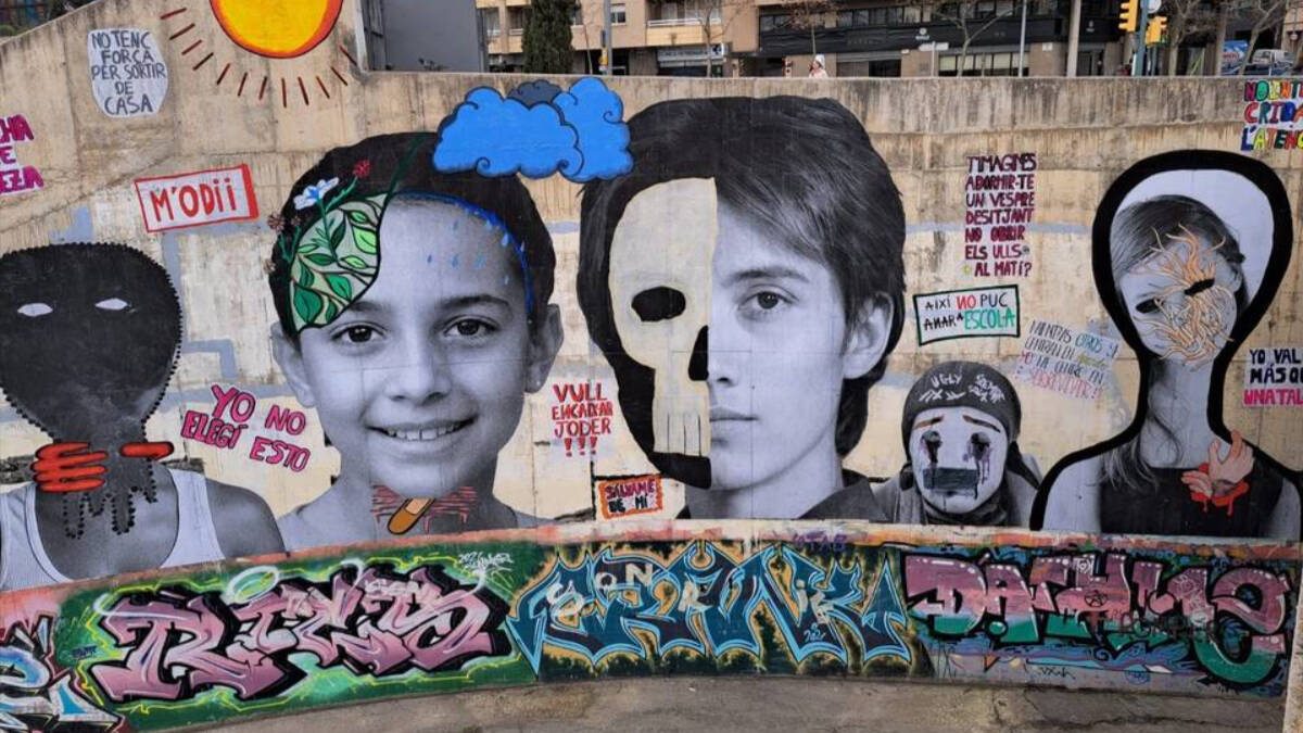 El mural realizado por jóvenes usuarios del Hospital de día del Instituto para la salud mental de la Infancia y la Adolescencia de Baleares (IBSMIA) de la mano del artista Abraham Calero