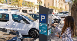 Los coches eléctricos podrán aparcar gratis en zonas verdes, azules y naranjas