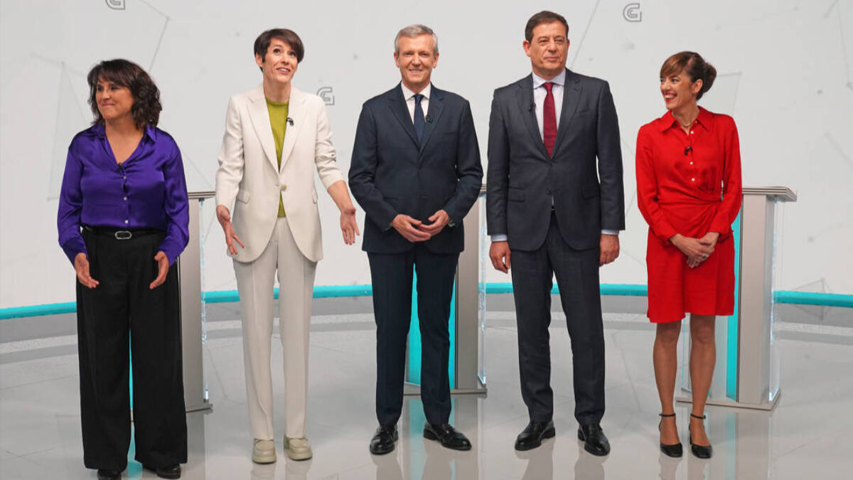 Alfonso Rueda con los candidatos de las elecciones gallegas