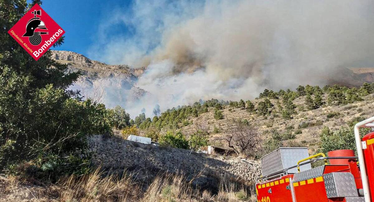 Incendio forestal en Sella (Alicante) - CONSORCIO PROVINCIAL DE BOMBEROS DE ALICANTE