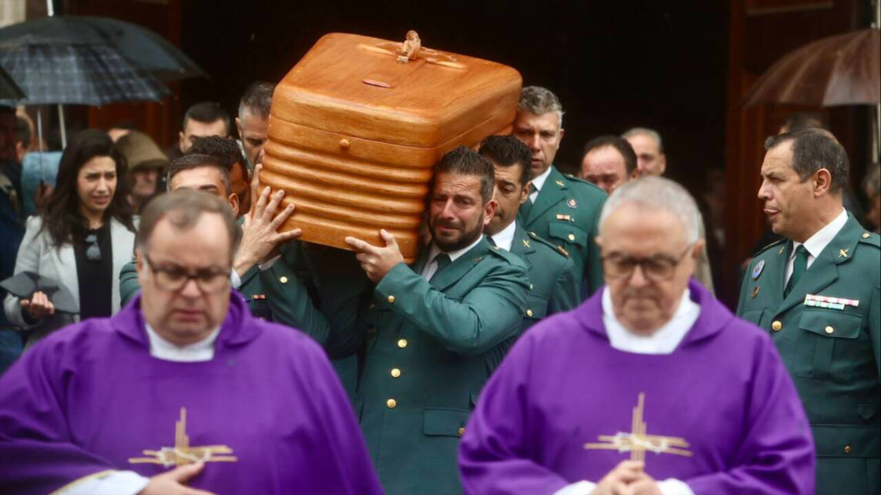Misa funeral en la catedral de Cádiz por los agentes muertos en Barbate.