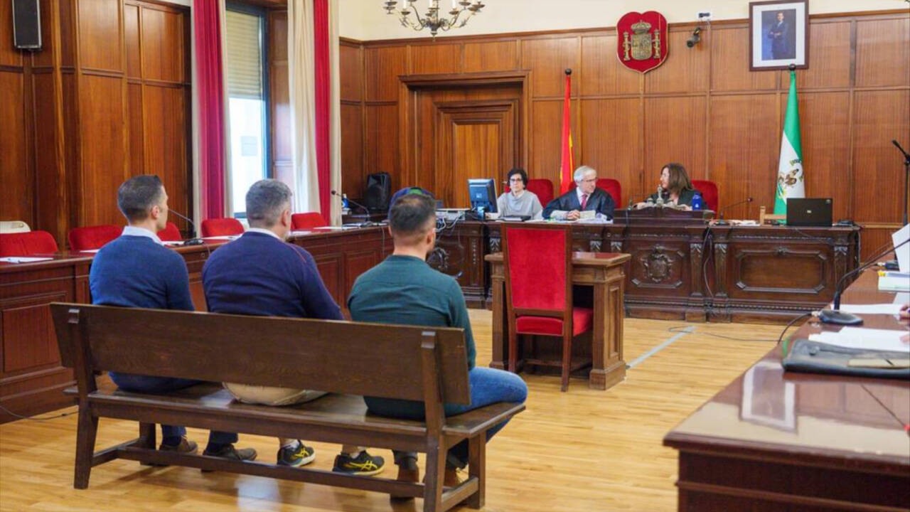 Imagen del juicio al teniente de la Guardia Civil de Sevilla acusado de narcotráfico y revelación de secreto.