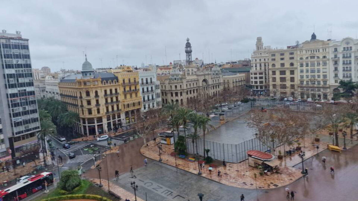 La plaza del Ayuntamiento de Valencia a viernes 16 de febrero / Sonia García.