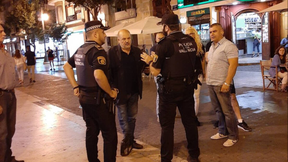 La Policía identifica al líder de España 2000 en Valencia tras una protesta / 4 de octubre de 2019.