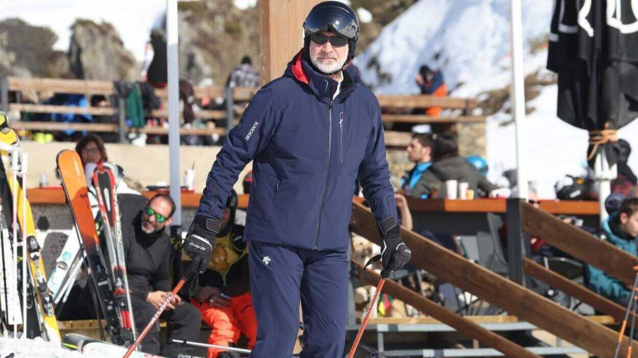 El Rey Felipe, esquiando en Baqueira, el pasado año.
