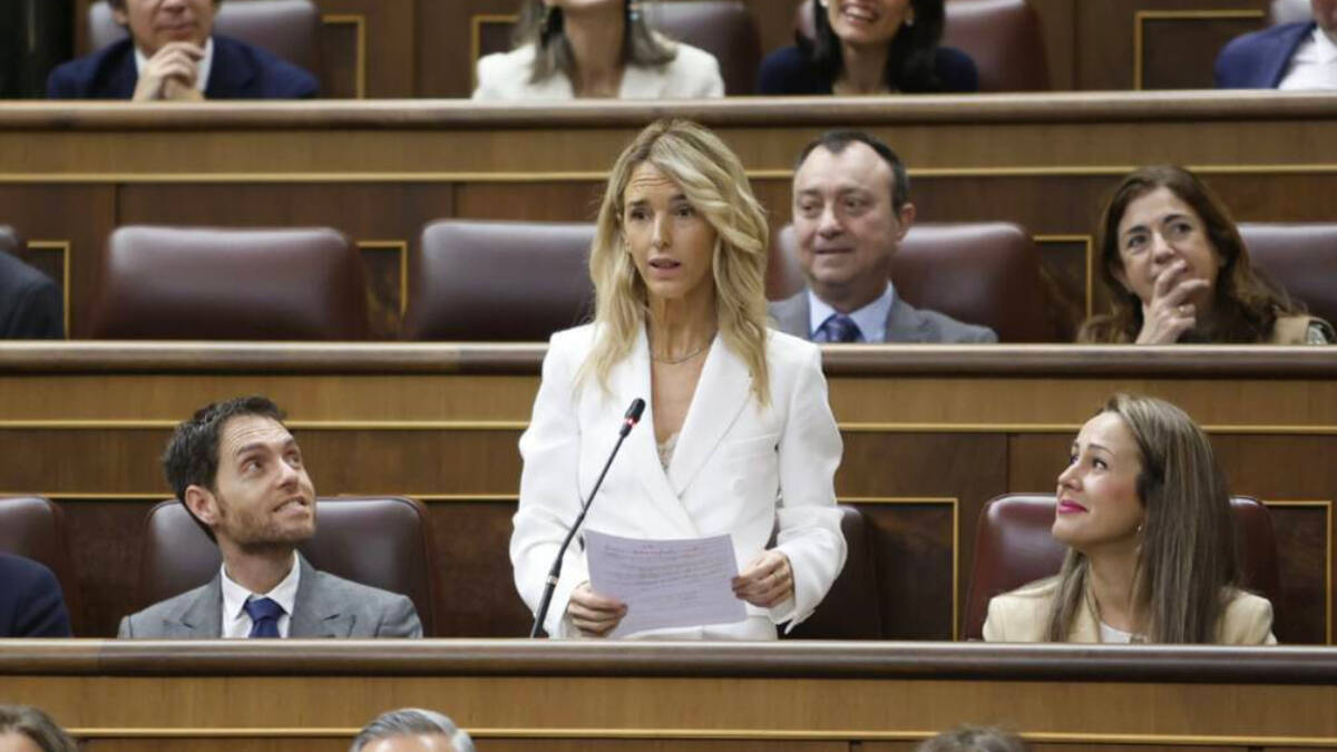 Cayetana Álvarez de Toledo en la sesión de control al Gobierno