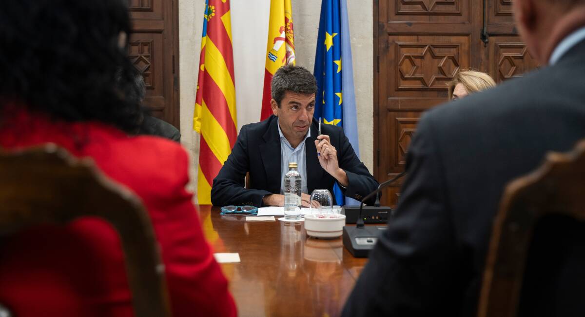 El president de la Generalitat, Carlos Mazón, preside la reunión de constitución de la nueva Mesa de Diálogo Social de la Comunitat Valenciana
