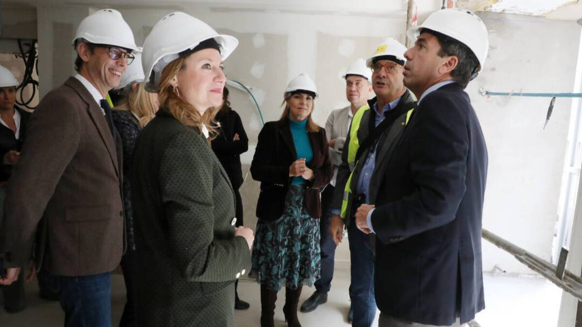 El President de la Generalitat, Carlos Mazón, visitante las obras de rehabilitación en Castelló