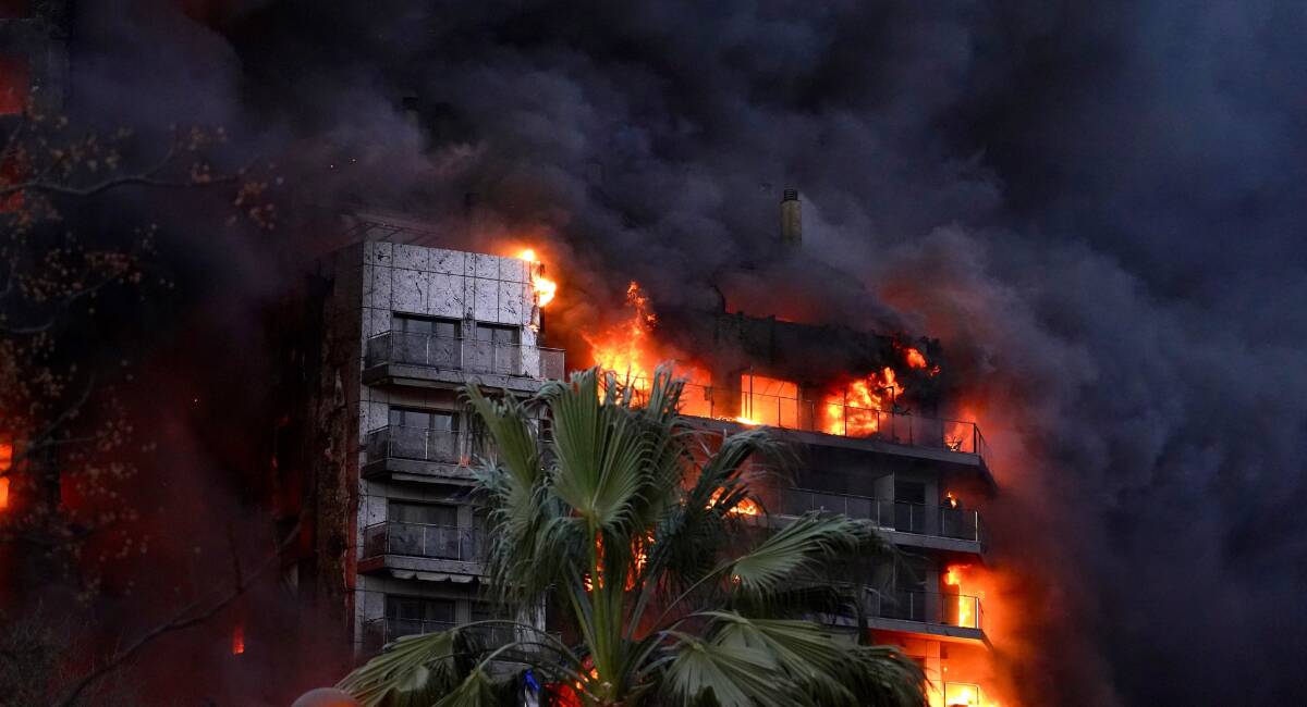 Incendio que ha devorado un edificio de 138 viviendas en la zona de Nou Campanar, Valencia 