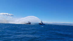 Rescatados los tripulantes de un pesquero incendiado en la costa de Castellón