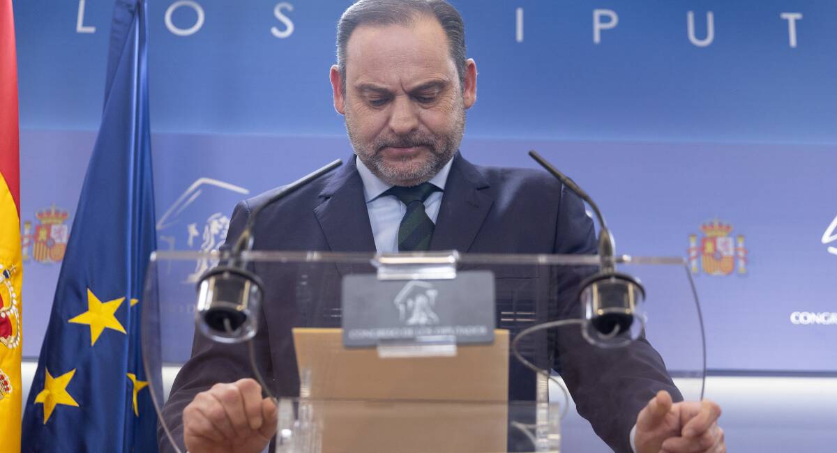 El exministro de Transportes y diputado del PSOE, José Luis Ábalos, durante una rueda de prensa, en el Congreso de los Diputados