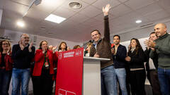 El nuevo líder del PSOE de Extremadura se estrena ‘haciendo un Page’ a Sánchez