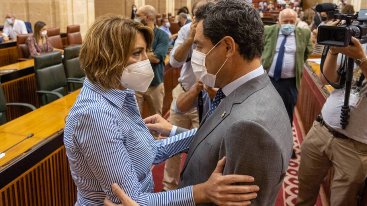 El presidente de la Junta, Juanma Moreno, y la expresidenta Susana Díaz, durante la pandemia en el Parlamento.