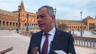 El alcalde de Sevilla recibe la negativa de Montero a cerrar la plaza de España