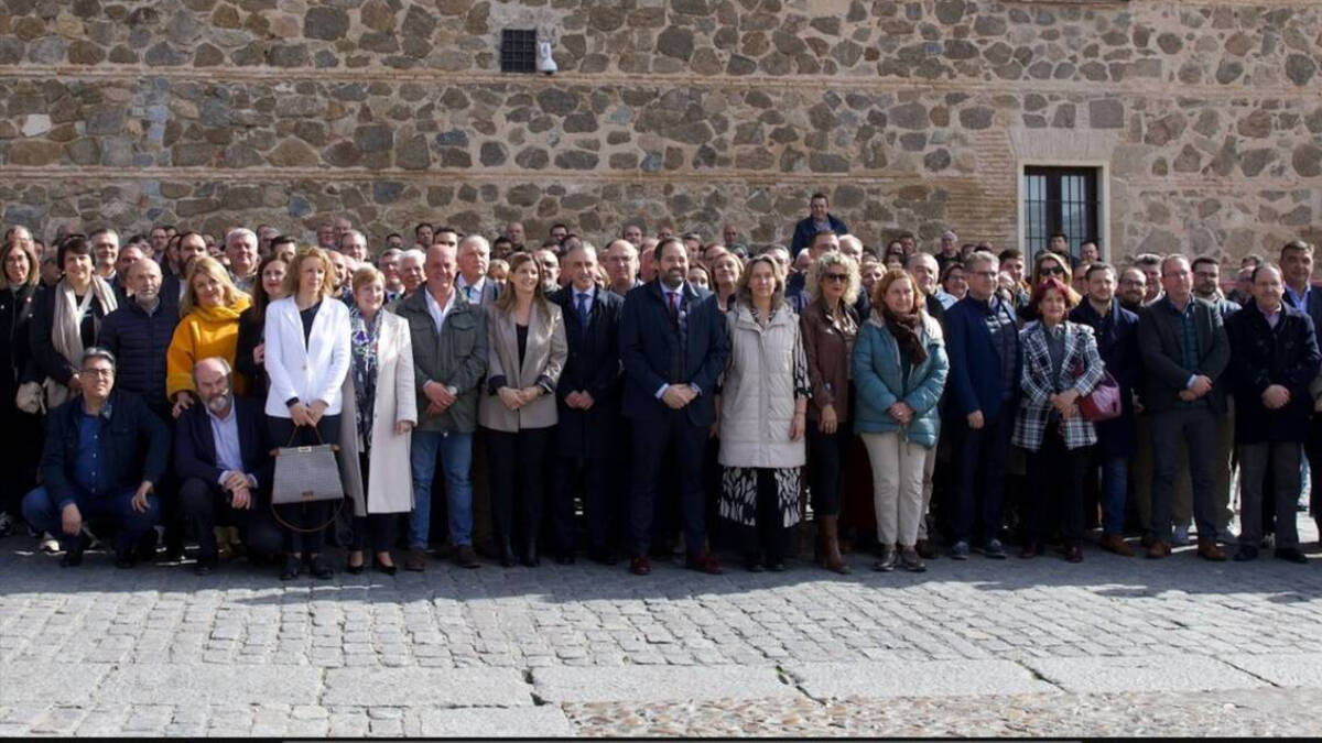 Más de 300 alcaldes y concejales del PP de Castilla La-Mancha se han reunido para protestar contra el canon del agua aprobado por el Gobierno de Emiliano García-Page.