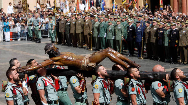 Golpe bajo al Ejército de los socios de Sánchez: quieren prohibir los desfiles militares
