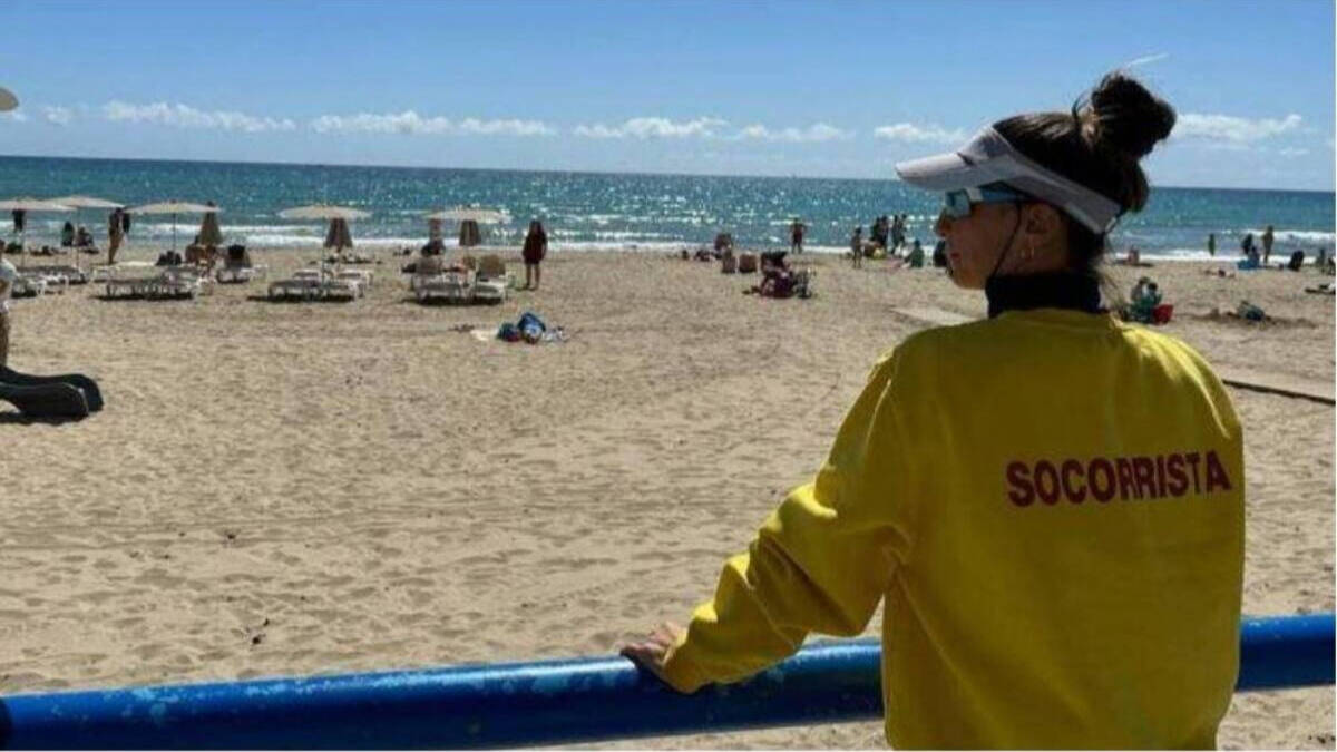 El servicio de salvamento y socorrismo en las playas de Alicante