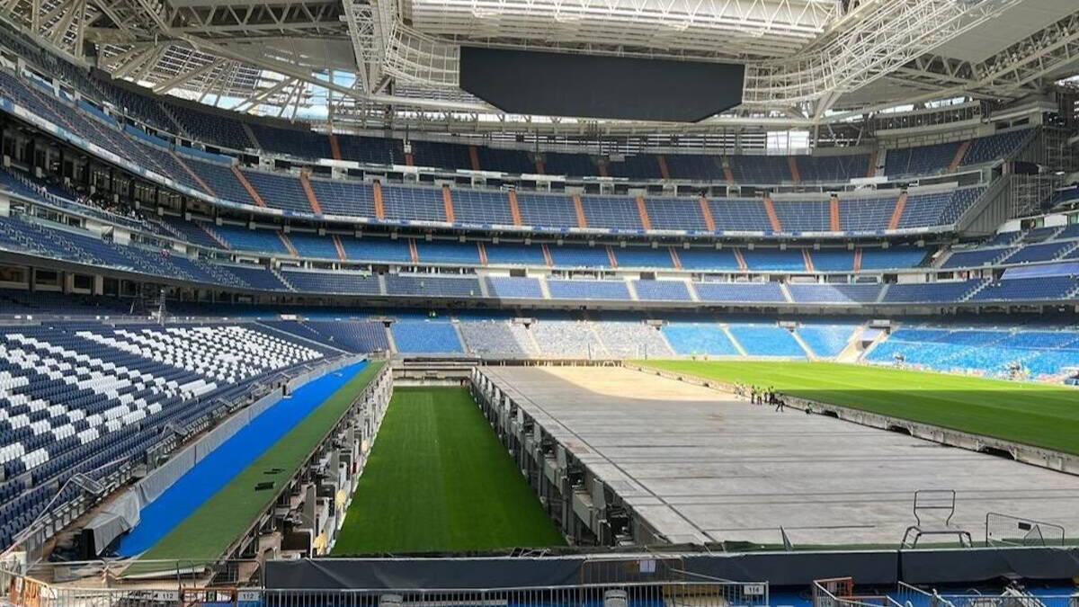 Imagen del estadio Santiago Bernabéu con el hipogeo en funcionamiento