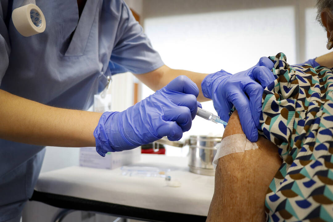 Pacient rebent una vacuna

