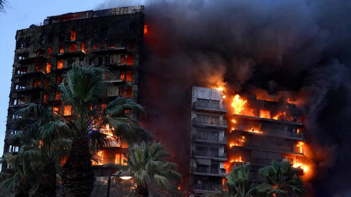 Edificio en llamas en Campanar, Valencia / 22 de febrero de 2024.
